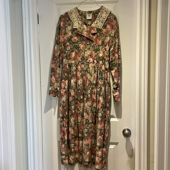 Vintage Laura Ashley Dress in hard to find size - Picture 3 of 11